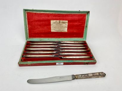 CARDEILHAC - Paris Écrin contenant une suite de douze couteaux Restauration, XIXe,...