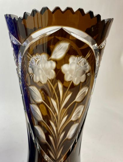 BOHEME Deux vases et une coupe, XXe, cristal doublé et taillé, h. 39,5 cm et 30 cm,...