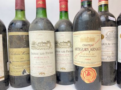 null Lot de douze bouteilles (rouge) :


- (BORDEAUX), Château de Bouchet 1973, une...