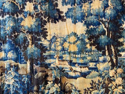 FLANDRES "Verdure cynégétique", fin XVIIe, importante et très belle tapisserie, 257x299...