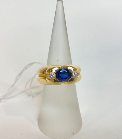 null Yellow gold (18K) double-ring set with an oval sapphire and two diamonds, hallmark...