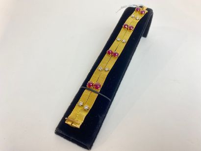 null Bracelet souple à double ruban en or jaune (18 carats) serti de rubis en cabochon...