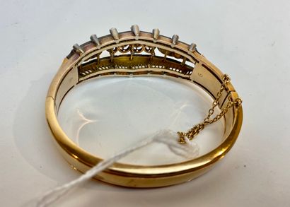 null Important bracelet rigide ouvrant d'époque Napoléon III en or jaune (18 carats)...