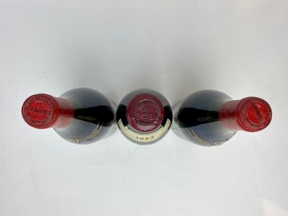 BOURGOGNE Lot de trois bouteilles (rouge) :


- (FIXIN), Clos Napoléon - Domaine...