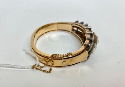 null Important bracelet rigide ouvrant d'époque Napoléon III en or jaune (18 carats)...