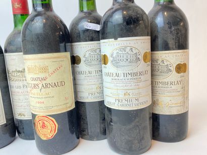 null Lot de douze bouteilles (rouge) :


- (BORDEAUX), Château de Bouchet 1973, une...