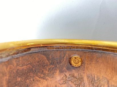 CELINE - PARIS Bracelet-manchette en bois et métal doré, d. 8 cm.