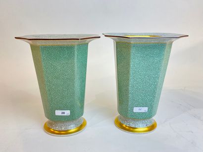 Royal Copenhagen Paire de vases-cornets quadrangulaires à pans coupés vert d'eau...