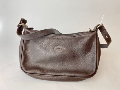 LONGCHAMP - PARIS Shoulder bag in chocolate grained leather, l. 26 cm [wear and ...