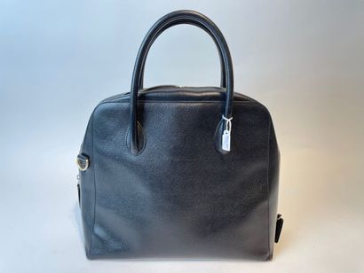 CELINE - PARIS Grand sac à main en cuir grainé noir, l. 32,5 cm [usures d'usage,...
