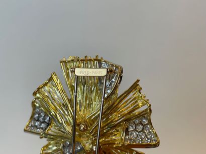 FRED - PARIS Demi-parure (broche et paire de clips d'oreille) en or jaune (18 carats)...