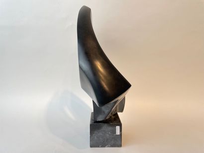 FORCEILLE Alexandre (1961-) "Équilibre", XXIe, sculpture en marbre noir sur socle,...