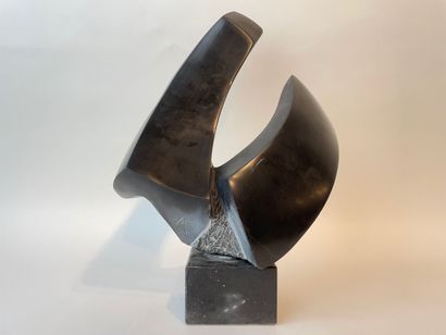 FORCEILLE Alexandre (1961-) "Équilibre", XXIe, sculpture en marbre noir sur socle,...