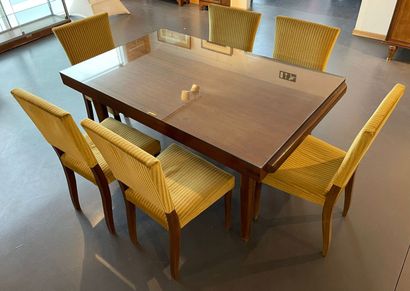 null Table rectangulaire de salle à manger et sa suite de six chaises Art déco, mi-XXe,...