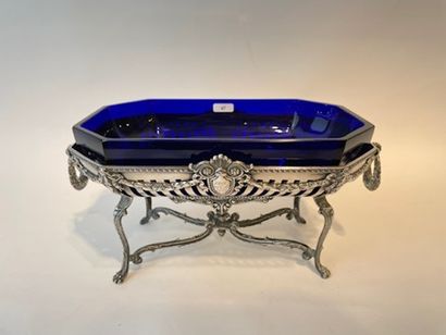 null Belle Époque quadripod mid-table, circa 1916, silver plated metal, sapphire...