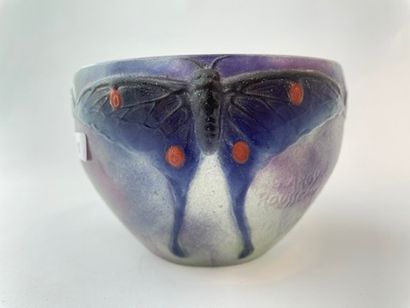 ARGY-ROUSSEAU Gabriel (1885-1953) Exceptional butterfly cup, circa 1915, pâte de...