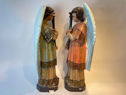 null Pair of ceroferous angels, 19th-20th century, polychromed plaster, h. 87 cm...