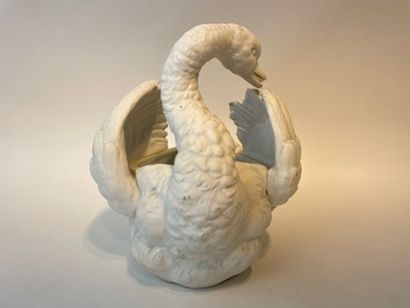 null Swan forming a jardinière, XXth, porcelain cookie, monogrammed and numbered,...