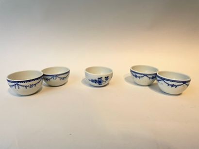 TOURNAI Five pans and three bowls with blue camaïeu decorations known as "à la guirlande...