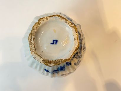 SAMSON - PARIS Small godronné vase with blue camaïeu decoration in the Delft taste,...