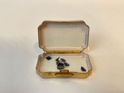 null Pillbox containing four small sapphires in a jewel element.