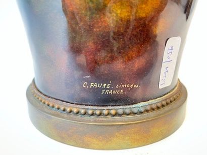FAURÉ Camille (1854-1956) Vase à décor floral polychrome en relief, début XXe, cuivre...