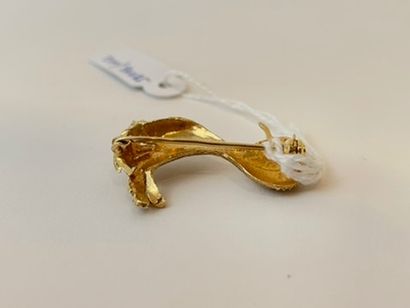 null Broche figurant un canard en or jaune (18 carats), poinçons, h. 3,5 cm, 5 g...