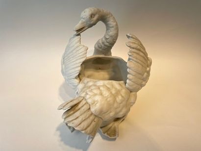 null Swan forming a jardinière, XXth, porcelain cookie, monogrammed and numbered,...
