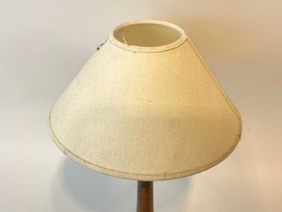 null Table lamp, 21st century, patinated wood, h. 41,5 cm.