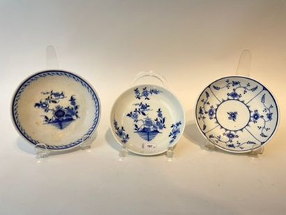 TOURNAI Five pans and three bowls with blue camaïeu decorations known as "à la guirlande...