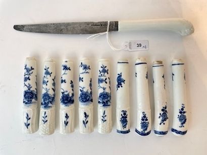 TOURNAI Set of eight knife handles with floral decorations in blue monochrome, 18th-19th...