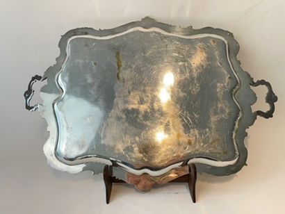 null Rocaille tea and coffee tray in a quadripod baluster, early 20th century, silver-plated...