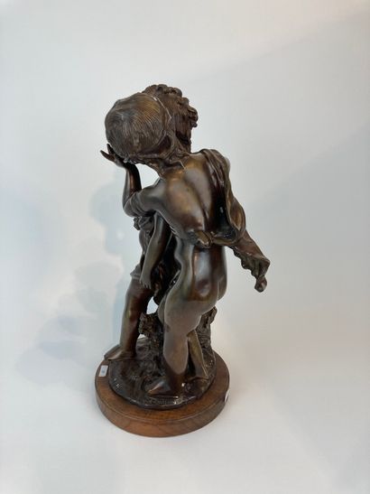 MOREAU Auguste (1834-1917) "La Confidence", XXth, group in patinated bronze on wooden...