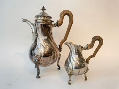 Gand Important coffee pot in tripod baluster with torso ribs, [17]78 , chased silver,...