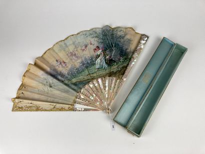 null 
Éventail Belle Époque, circa 1900, papier vélin rehaussé d'un décor finement...