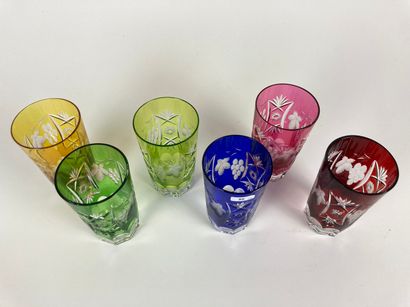 null Suite of six goblets with pampers decoration, XXth, cut and engraved overlay...