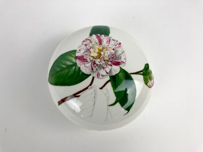 VILLEROY & BOCH - LUXEMBOURG Bonbonnière à décor floral polychrome, XXe, porcelaine,...