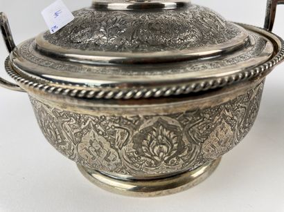null Pair of covered bowls, 20th century, silver with fine engraved arabesque decoration,...