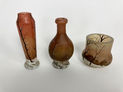 LEGRAS François-Théodore (1839-1916) Trois vases miniatures à décors polychromes...