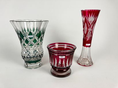 VAL-SAINT-LAMBERT [attribué à] Coupe et deux vases-cornets, XXe, cristal overlay...