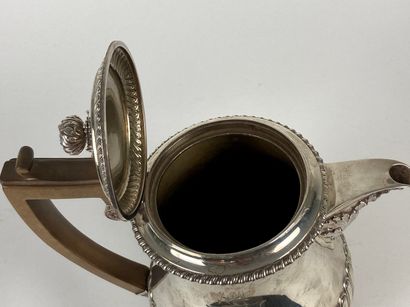 LONDRES Exceptional Regency-period godronné tea and coffee service, 1814, silver...