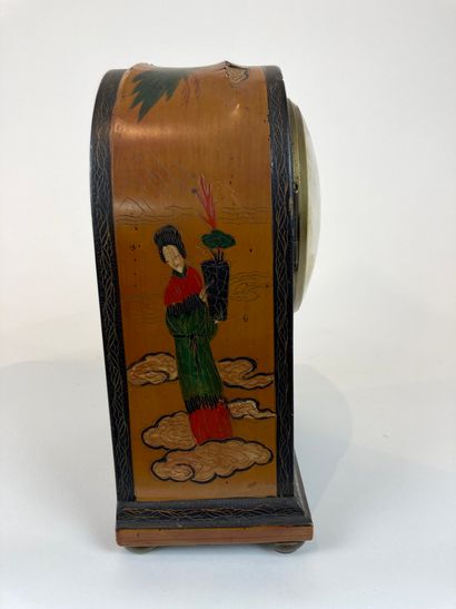null Electric clock with polychrome decoration with Chinese, early 20th century,...