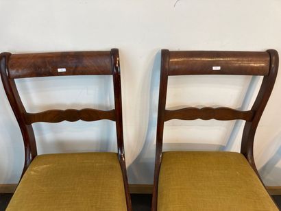 null Suite de quatre chaises Louis-Philippe à châssis, XIXe, bois et placage d'acajou,...