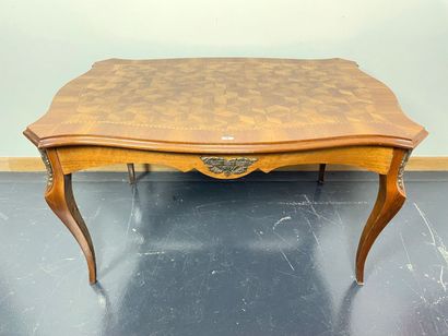 null Table basse rectangulaire de style Louis XV, XXe, bois de placage à motifs de...