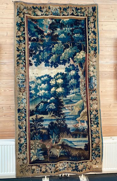 AUBUSSON [attribué à] "Verdure", XVIIIe, tapisserie (portière), 200x135 cm env. [usures...