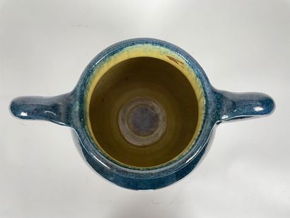 null Grand vase ansé, début XXe, céramique glaçurée, h. 38 cm.