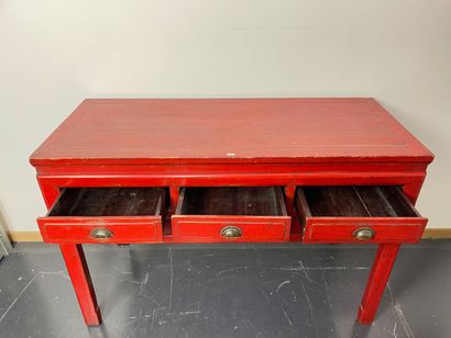 EXTRÊME-ORIENT Console with three drawers in the belt, 20th century, cinnabar lacquered...