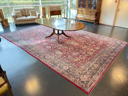 null Important tapis persan de type Kerman-Lavar à motifs floraux polychromes sur...