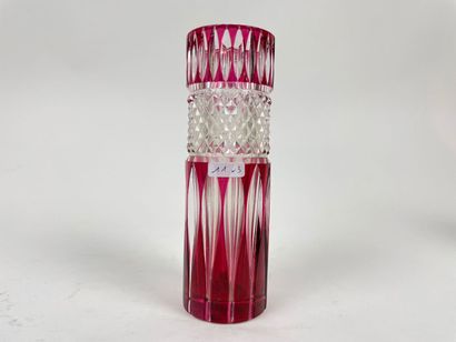 null Trois vases, XXe, cristal overlay, un marqué [Val St Lambert], h. 19-20 cm.