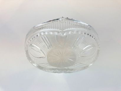 null Panier ovale, XXe, cristal taillé, l. 26 cm.